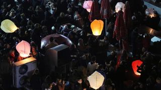 Na tržnici Dolac održan je peti performans Kapulica & Lampioni.  Foto: PIXSELL