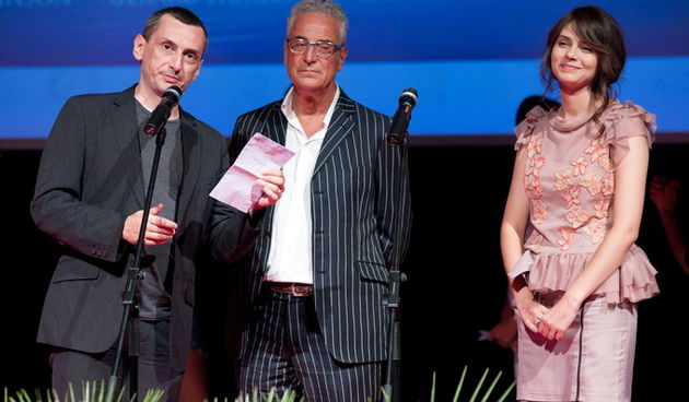 Zadar, 310812
Veceras je u Kazalistu lutaka svecanom ceremonijom dodjele nagrada i projekcijom filma Skylab redateljice Julie Delpy zatvoren 3. Avvantura festival film forum Zadar.
Na fotografiji: hrvatski redatelj Ognjen Svilicic (lijevo) i producent Lui