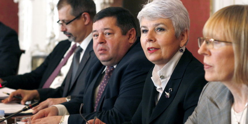 Zagreb, 140411.
Banski dvori.
Redovita sjednica Hrvatske Vlade.
Na slici: Petar Cobankovic, premjerka Jadranka Kosor.
Foto: Damjan Tadic / CROPIX