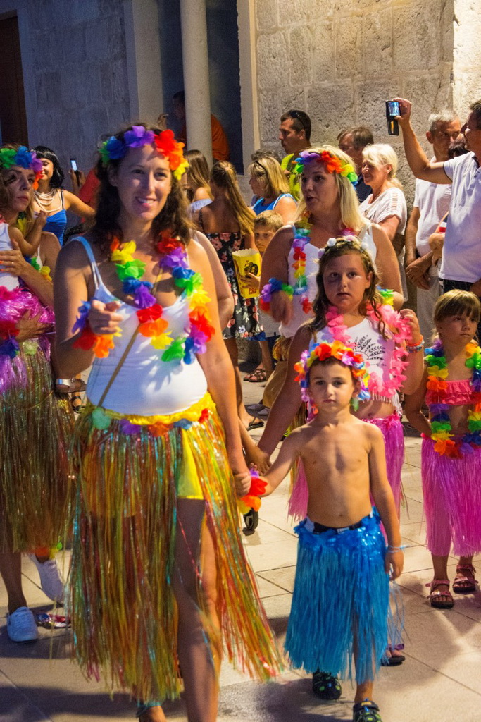 Paški ljetni karneval 2017 – maškarana povorka