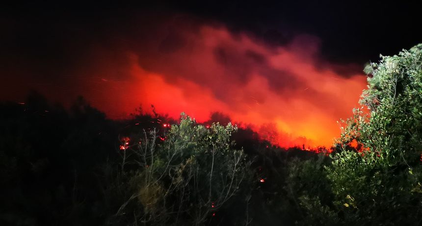 Vatrogasci, požar ilustracija Vatrogasci, požar ilustracija