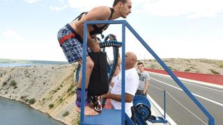 Mario Možnik otvorio bungee jumping sezonu na Masleničkom mostu, Photo: Hrvoje Jelavic/PIXSELL