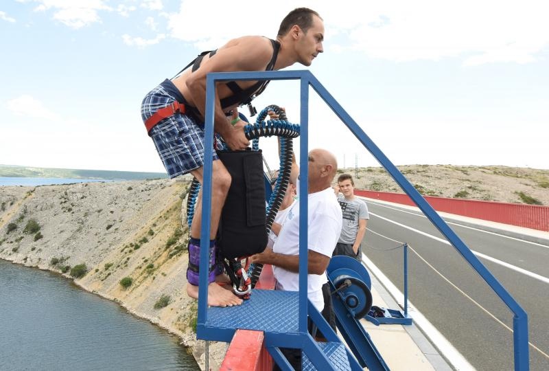 Mario Možnik otvorio bungee jumping sezonu na Masleničkom mostu, Photo: Hrvoje Jelavic/PIXSELL