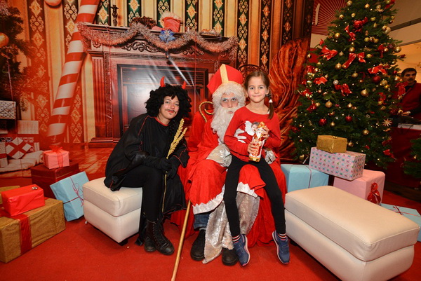 Sveti Nikola u Supernova centru 6. prosinca 2016.  Foto: Iva Perinčić