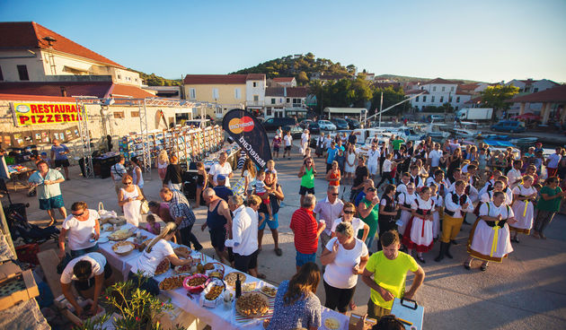 Tkon Brod kulture brod knjizara