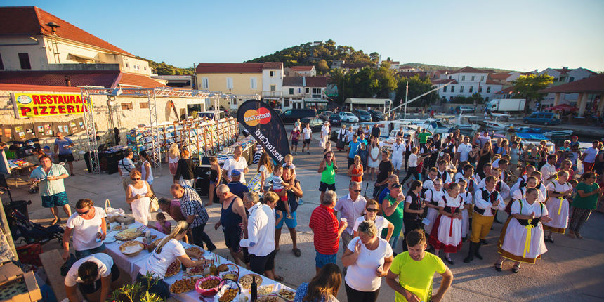 Tkon Brod kulture brod knjizara