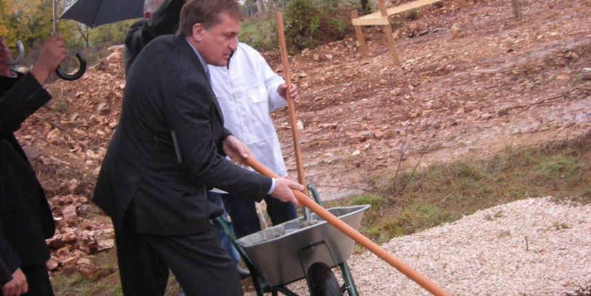 Brisevo, Drustveni dom