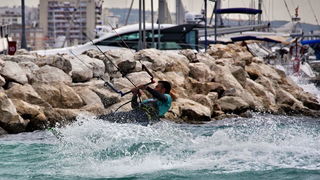 Kiteri i surferi uživali u jakom jugu