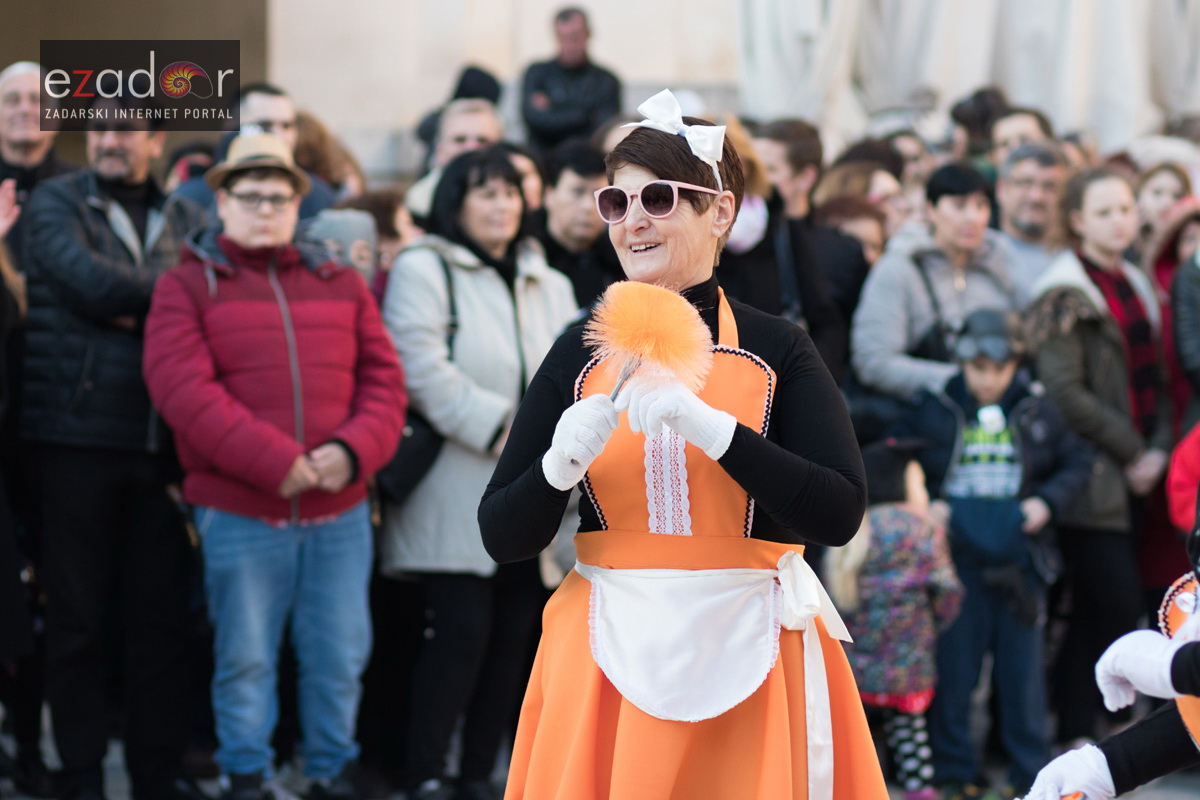 Zadarski karneval 2018: Povorka maškaranih skupina od Gradskih vrata preko Foruma do Narodnog trga Zadarski karneval 2018: Povorka maškaranih skupina od Gradskih vrata preko Foruma do Narodnog trga