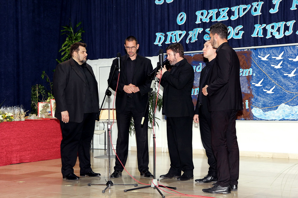 OŠ Smiljevac: Obilježena 50. godina Deklaracije o nazivu i položaju hrvatskoga jezika OŠ Smiljevac: Obilježena 50. godina Deklaracije o nazivu i položaju hrvatskoga jezika