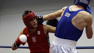 Zadar, 191110
Boksacka priredba u dvorani na Visnjiku gdje se nalazi Boksacki klub Diabolik. Odrzan je niz boksackih meceva. Turnir organizira BK Diabolik a to je njegov dar gradu Zadru povodom Blagdana Svetog Krsevana, njegovog zastitnika. Vec dugi niz g