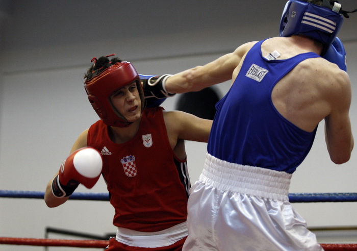 Zadar, 191110
Boksacka priredba u dvorani na Visnjiku gdje se nalazi Boksacki klub Diabolik. Odrzan je niz boksackih meceva. Turnir organizira BK Diabolik a to je njegov dar gradu Zadru povodom Blagdana Svetog Krsevana, njegovog zastitnika. Vec dugi niz g