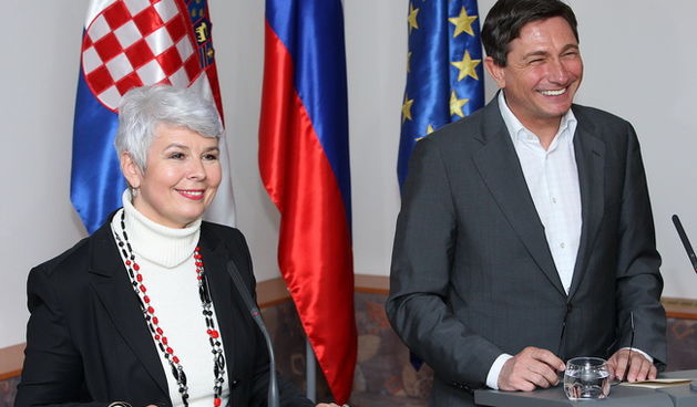 Kranjska Gora, Slovenija, 130110.
Premijerka RH Jadranka Kosor sastala se sa slovenskim premijerom Borutom Pahorom u hotelu Miklic u Kranjskoj Gori.
Na fotografiji: Kosor i Pahor tijekom izjava za novinare.
Foto: Davor Pongracic / CROPIX