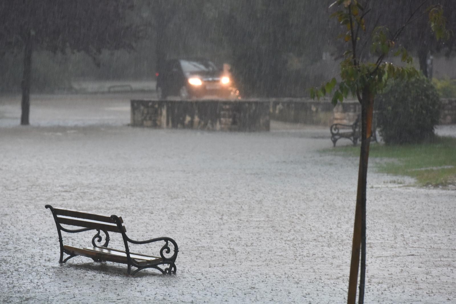 Kišna kataklizma u Zadru: poplavljen cijeli grad