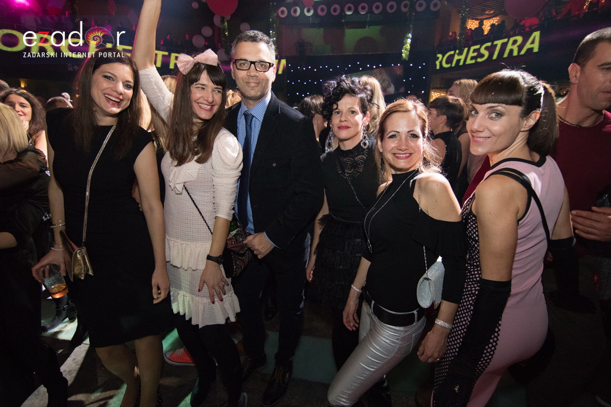 Ludnica u Saturnusu: Najbolji doček u svemiru i šire Ludnica u Saturnusu: Najbolji doček u svemiru i šire