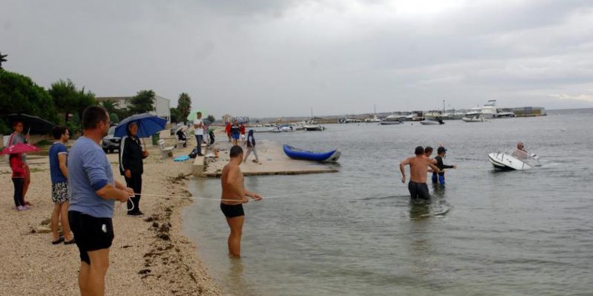 Otok Vir gotovo je potopljen uslijed jakog kišnog i grmljavinskog nevremena koje traje već drugi dan, Photo: Damir Špehar/PIXSELL Otok Vir gotovo je potopljen uslijed jakog kišnog i grmljavinskog nevremena koje traje već drugi dan, Photo: Damir Špehar/PIXSELL