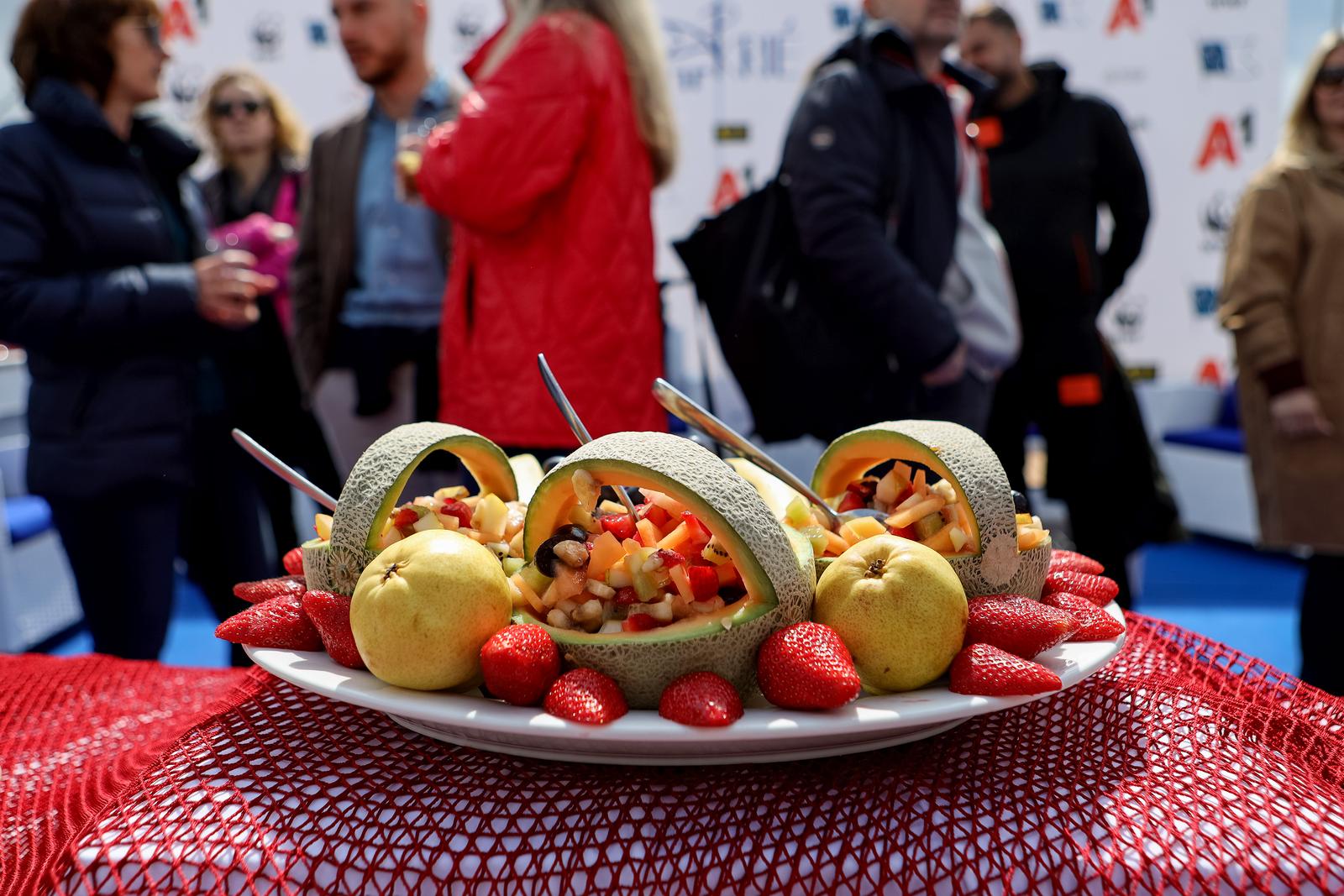 Ekološka manifestacija “Uz more, za more: zelena misija za održivu budućnost Hrvatske” održala se danas na plivarici Škoda koja je jutros u 11 sati isplovila iz zadarske luke Gaženica prema Ugljanu gdje će se provela akcija izvlačenja odbačenih ribarskih Ekološka manifestacija “Uz more, za more: zelena misija za održivu budućnost Hrvatske” održala se danas na plivarici Škoda koja je jutros u 11 sati isplovila iz zadarske luke Gaženica prema Ugljanu gdje će se provela akcija izvlačenja odbačenih ribarskih
