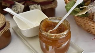 U sklopu 9. Festivala smokve na Trgu pet bunara održava se sajam smokava na kojem proizvođači i prerađivači izlažu i prodaju svoje artikle. Photo: Dino Stanin/PIXSELL U sklopu 9. Festivala smokve na Trgu pet bunara održava se sajam smokava na kojem proizvođači i prerađivači izlažu i prodaju svoje artikle. Photo: Dino Stanin/PIXSELL