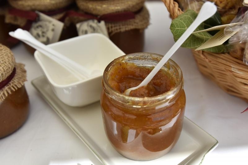 U sklopu 9. Festivala smokve na Trgu pet bunara održava se sajam smokava na kojem proizvođači i prerađivači izlažu i prodaju svoje artikle. Photo: Dino Stanin/PIXSELL U sklopu 9. Festivala smokve na Trgu pet bunara održava se sajam smokava na kojem proizvođači i prerađivači izlažu i prodaju svoje artikle. Photo: Dino Stanin/PIXSELL