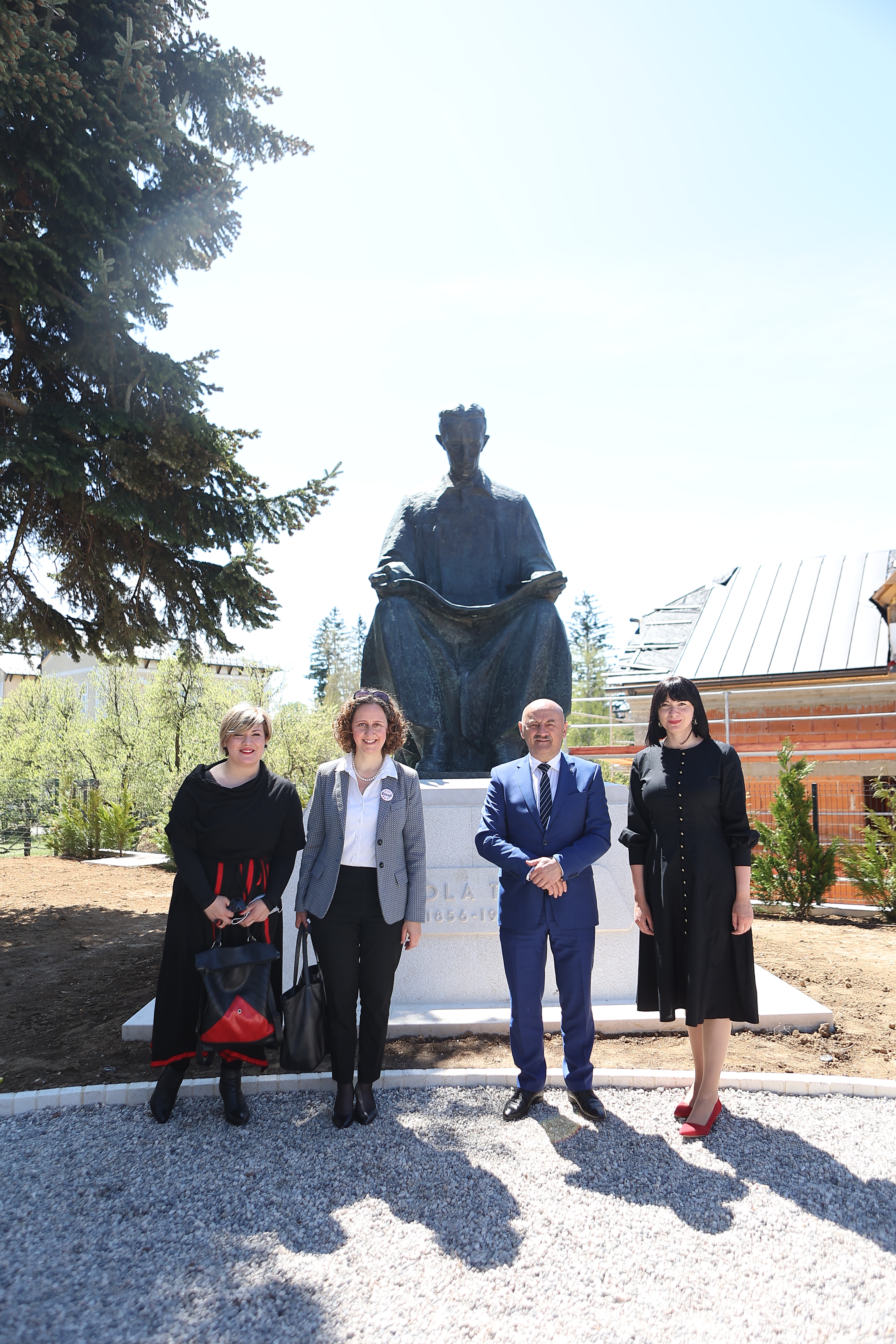 Spomenik Nikole Tesle vratio se u Gospić