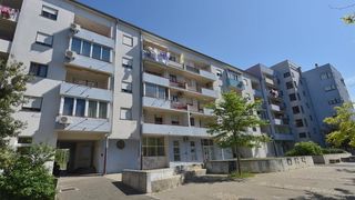 Zadar: Zgrada u kojoj je policija sinoć pronašla beživotno tijelo 49-godišnje žene, Photo: Dino Stanin/PIXSELL Zadar: Zgrada u kojoj je policija sinoć pronašla beživotno tijelo 49-godišnje žene, Photo: Dino Stanin/PIXSELL