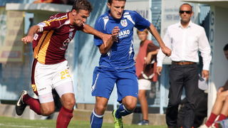 Benkovac, 230909. Igraliste Velebita. Susret sesnaestine finala Kupa, Velebit – Varteks. Na fotografiji: Dino Skvorc i Leonardo Barnjak. Foto: Vladimir Ivanov / CROPIX