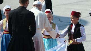 Sarajevo, Bosna i Hercegovina – Sluzbeni posjet pape Franje Sarajevu. Ovo je treci papinski posjet Bosni i Hercegovini. Prethodni posjeti pape Ivana Pavla II bili su pastoralni dok je posjet pape Franje primarno drzavnicki te ga ocekuje zgusnut raspored s Sarajevo, Bosna i Hercegovina – Sluzbeni posjet pape Franje Sarajevu. Ovo je treci papinski posjet Bosni i Hercegovini. Prethodni posjeti pape Ivana Pavla II bili su pastoralni dok je posjet pape Franje primarno drzavnicki te ga ocekuje zgusnut raspored s