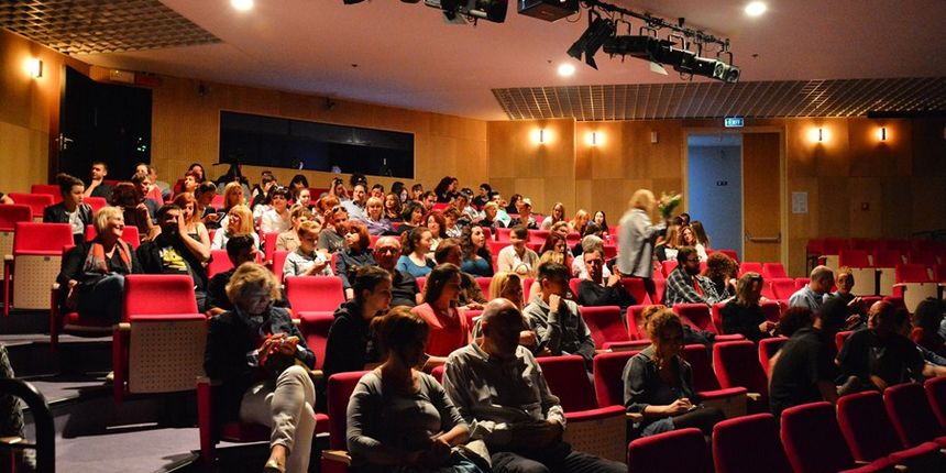 Dragon teatar- “POE – Nikad više”, foto: Iva Perinčić Dragon teatar- “POE – Nikad više”, foto: Iva Perinčić