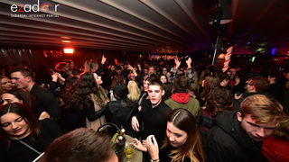 Tisuće Zadrana uživalo na krcatom Narodnom trgu i Tgu Petra Zoranića uz Tomislava Bralića i klapu Intrade Tisuće Zadrana uživalo na krcatom Narodnom trgu i Tgu Petra Zoranića uz Tomislava Bralića i klapu Intrade