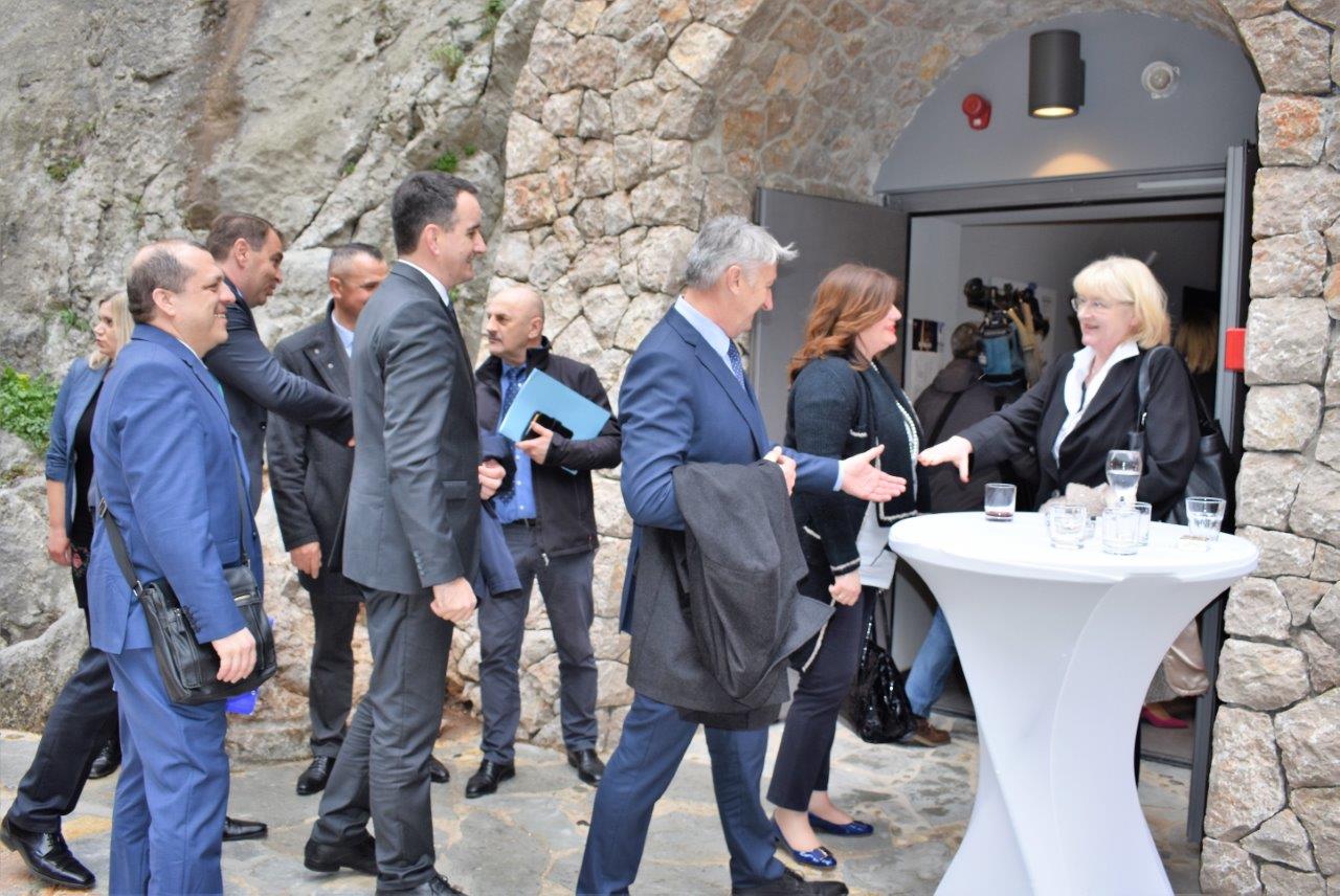 Potpisivanje ugovora u prezentacijskom centru “Podzemni grad Paklenice” NP Paklenica Potpisivanje ugovora u prezentacijskom centru “Podzemni grad Paklenice” NP Paklenica