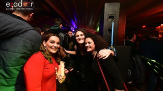 Tisuće Zadrana uživalo na krcatom Narodnom trgu i Tgu Petra Zoranića uz Tomislava Bralića i klapu Intrade Tisuće Zadrana uživalo na krcatom Narodnom trgu i Tgu Petra Zoranića uz Tomislava Bralića i klapu Intrade