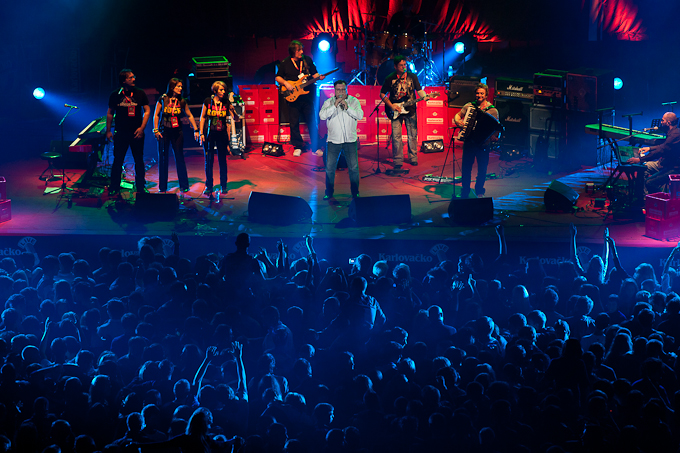 Karlovacko live: Halid Beslic i Crvena jabuka u dvorani Kresimir Cosic u Zadru, Foto: Leo Banic Karlovacko live: Halid Beslic i Crvena jabuka u dvorani Kresimir Cosic u Zadru, Foto: Leo Banic