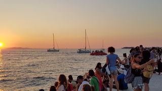 Zalazak sunca i Craft Beer Festival na zadarskoj rivi. Foto: Mladen Malik Zalazak sunca i Craft Beer Festival na zadarskoj rivi. Foto: Mladen Malik