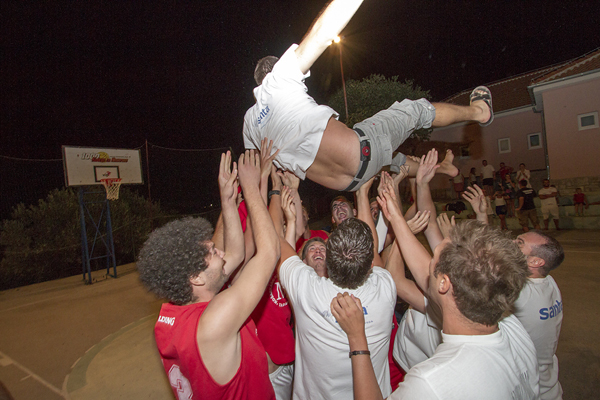 Ljetna liga: Proslava naslova kosarkasa Maraske, foto: Kristijan Orlic Ljetna liga: Proslava naslova kosarkasa Maraske, foto: Kristijan Orlic