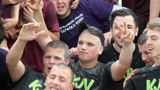 Zadar, 170513. 
Danas su se ucenici zavrsnih razreda zadarskih srednjih skola oprostili od skolskih klupa tradicionalnom Norijadom. 
Uz neizostavni alkohol, pjesmu i prosipanje brasna i jaja po centru grada, nakratko su privukli pozornost prolaznika na se