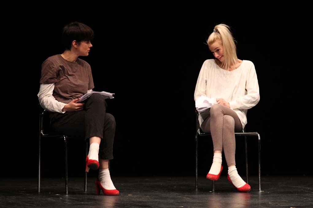 Kazalište KNAP i Umjetnička organizacija Kravice, predstava “Glumice&to”; foto Iva Perinčić Kazalište KNAP i Umjetnička organizacija Kravice, predstava “Glumice&to”; foto Iva Perinčić