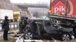 Na autocesti A1 poslije sv. Roka u smjeru Zagreba, kod tunela Krpani, u 6.15 sati sudarilo se 20-ak vozila u nekoliko lančanih sudara, Foto: Dino Stanin/PIXSELL Na autocesti A1 poslije sv. Roka u smjeru Zagreba, kod tunela Krpani, u 6.15 sati sudarilo se 20-ak vozila u nekoliko lančanih sudara, Foto: Dino Stanin/PIXSELL