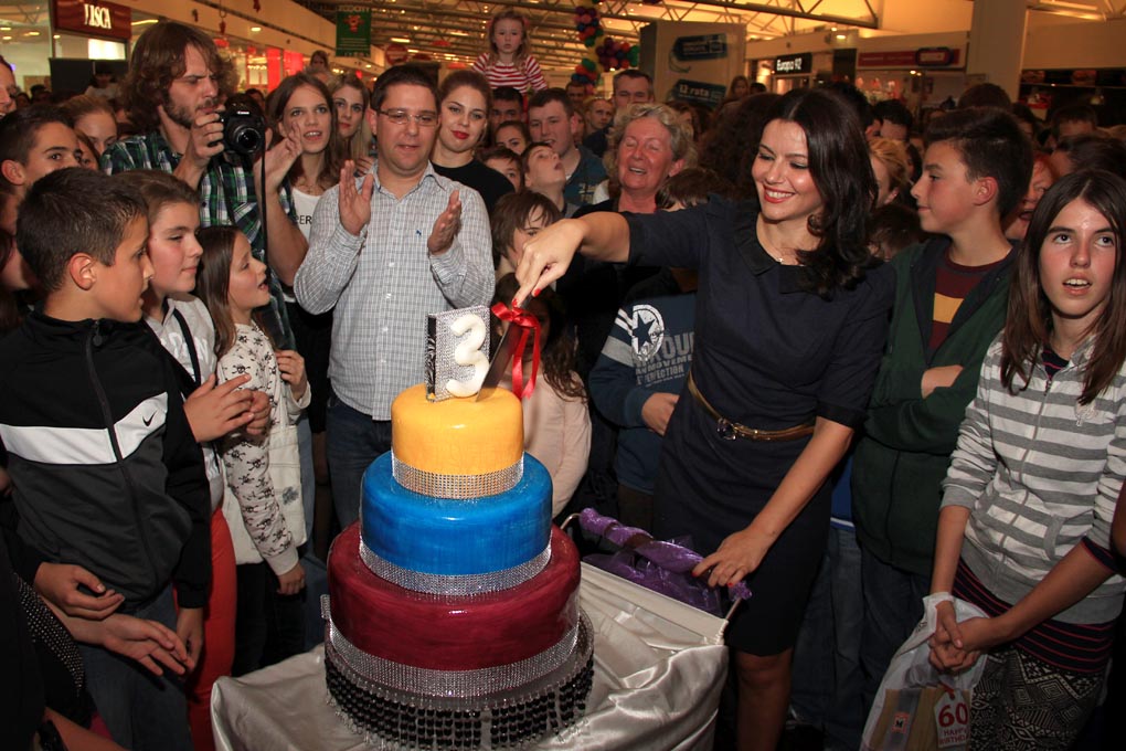 Image 685903 (auto) Image 685903 (auto)