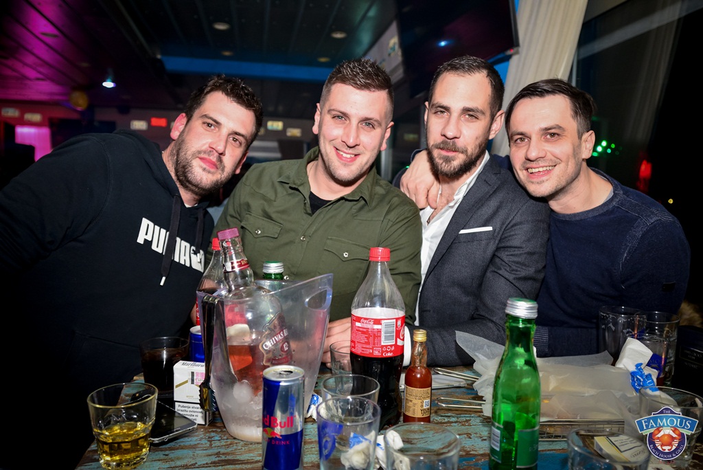 U Famous beach and grill baru Rockatansky bend proslavio je 20 godina djelovanja U Famous beach and grill baru Rockatansky bend proslavio je 20 godina djelovanja