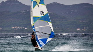 Kiteri i surferi uživali u jakom jugu