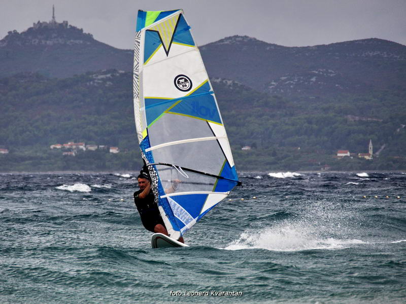 Kiteri i surferi uživali u jakom jugu