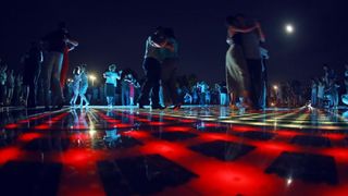 20.06.2013., Zadar – Pod gotovo punim mjesecom na instalaciji Pozdrav Suncu otvoren je 4. festival tanga.Photo: Filip Brala/PIXSELL 20.06.2013., Zadar – Pod gotovo punim mjesecom na instalaciji Pozdrav Suncu otvoren je 4. festival tanga.Photo: Filip Brala/PIXSELL