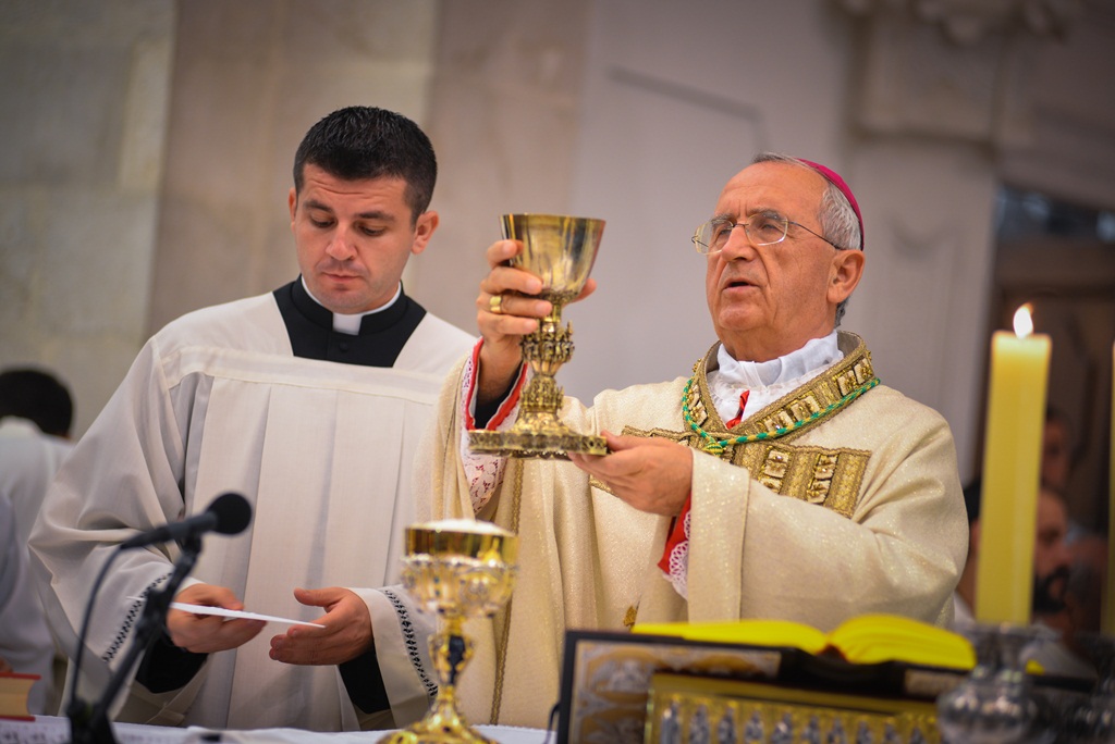 Nadbiskup Puljić predvodio svečano misno slavlje u crkvi. sv. Marije u sklopu obilježavanja 950. obljetnice spomena samostana. Foto: Iva Perinčić