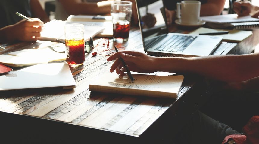 start up meet up karijera kava studenti it sektor laptop start up meet up karijera kava studenti it sektor laptop