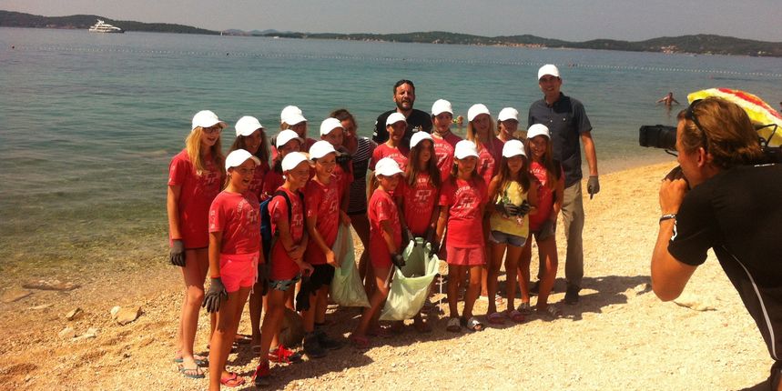 Jedriličari i mladi sportaši udružili snage u akciji čišćenja plaže Punta u Bibinju Jedriličari i mladi sportaši udružili snage u akciji čišćenja plaže Punta u Bibinju