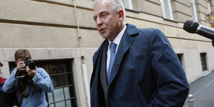 Zagreb, 121010. Sabor. Bivsi premijer Ivo Sanader dao je iskaz na sjednici saborskog Istraznog povjerenstva za utvrdivanje cinjenica u vezi privatizacije naftne kompanije INE te svih ugovora i dodataka ugovora izmedju Vlade RH i strateskog partnera MOL-a Zagreb, 121010. Sabor. Bivsi premijer Ivo Sanader dao je iskaz na sjednici saborskog Istraznog povjerenstva za utvrdivanje cinjenica u vezi privatizacije naftne kompanije INE te svih ugovora i dodataka ugovora izmedju Vlade RH i strateskog partnera MOL-a