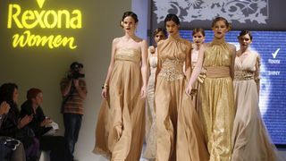 Zagreb, 260309.
Muzej Mimara.
Modna revija novih Rexoninih mirisnih kolekcija.
Rexona event dizajnera Ivice Skoke prikazali su modnu reviju inspiriranu mirisima koje su nosile izmedju ostalih i Vedrana Linardic, Anita Dujic, Nives Vincic, a voditelji Zagreb, 260309.
Muzej Mimara.
Modna revija novih Rexoninih mirisnih kolekcija.
Rexona event dizajnera Ivice Skoke prikazali su modnu reviju inspiriranu mirisima koje su nosile izmedju ostalih i Vedrana Linardic, Anita Dujic, Nives Vincic, a voditelji