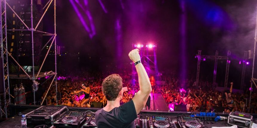 Svjetski muški top model Simone Zin na Bačvicama uživao u hitovima Fedde Le Granda Svjetski muški top model Simone Zin na Bačvicama uživao u hitovima Fedde Le Granda