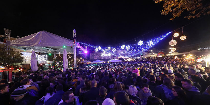 Pogled iz zraka: Svečano otvorenje manifestacije “Advent u Zadru” Pogled iz zraka: Svečano otvorenje manifestacije “Advent u Zadru”