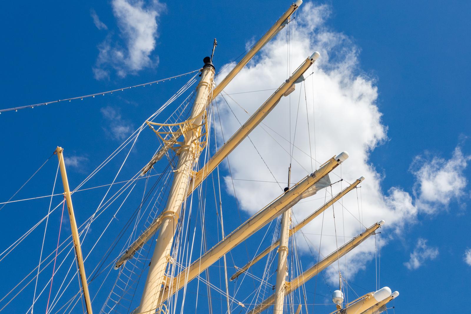 Velicanstveni jedrenjak Royal Clipper na Pozdravu suncu Velicanstveni jedrenjak Royal Clipper na Pozdravu suncu